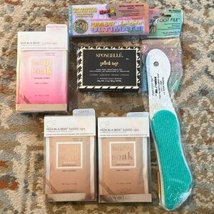 Pedi in a Box Set with Spongellé Mani/Pedi Treatmemt Set